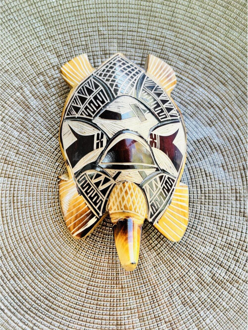 handcrafted wooden sea turtle statue from Fiji - Picture 3 of 7